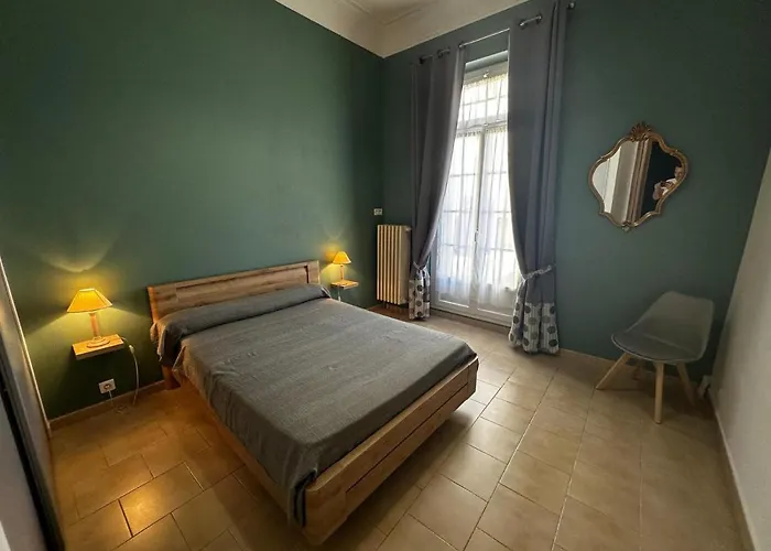 4 A 8 Personnes, Spacieux De Standing Classe 4 Etoiles ニーム