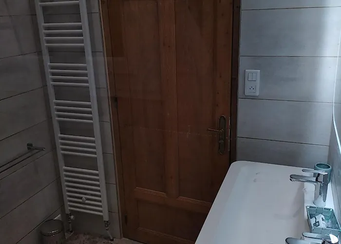 4 A 8 Personnes, Spacieux De Standing Classe 4 Etoiles * ニーム