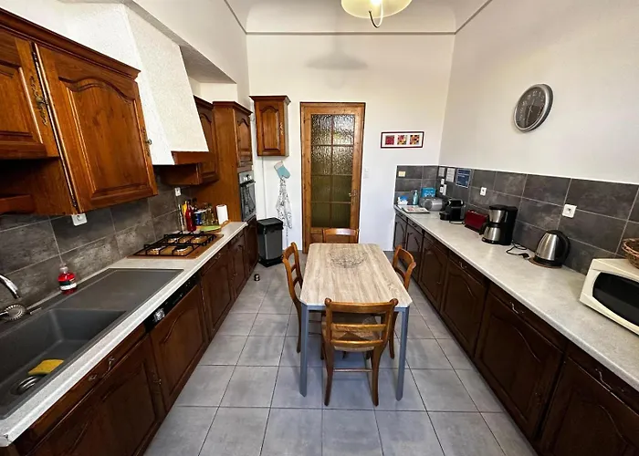 4 A 8 Personnes, Spacieux De Standing Classe 4 Etoiles Nîmes